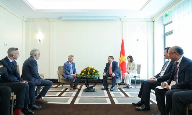 Pham Minh Chinh rencontre le secrétaire national du Parti communiste français