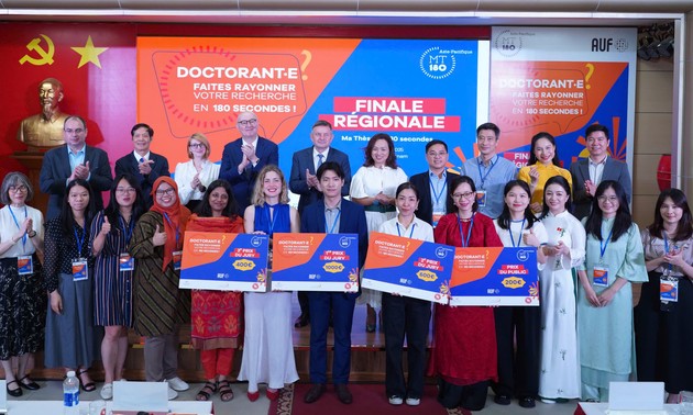 Hanoï accueille la première finale Asie-Pacifique du concours “Ma thèse en 180 secondes”