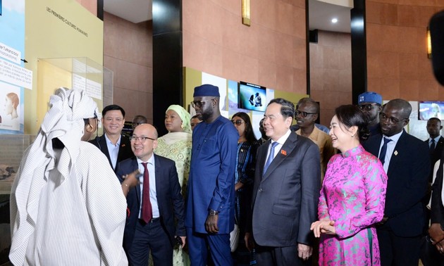 Trân Thanh Mân visite le musée des Civilisations noires