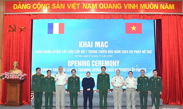 La France forme le Vietnam aux premiers secours de combat pour les missions de maintien de la paix de l’ONU
