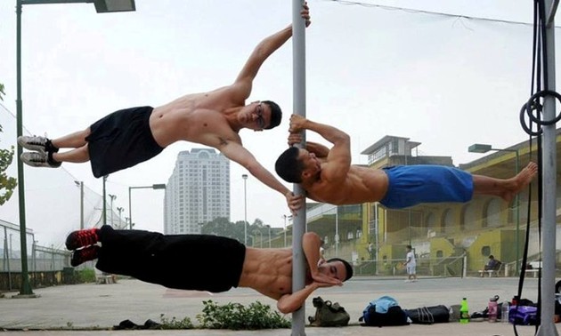 Вьетнамская молодежь и калистеника – уличная силовая гимнастика