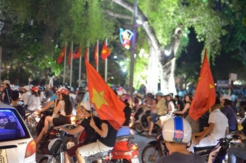 Атмосфера праздника середины осени на улицах Ханоя