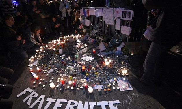 Attentats du 13 novembre, des commémorations sobres  