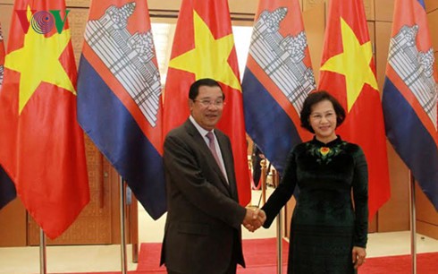 Hun Sen rencontre la présidente de l’AN Nguyen Thi Kim Ngân