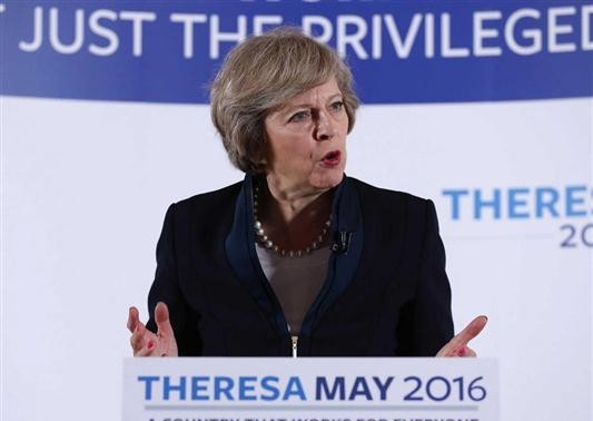 Theresa May évoque un accord de transition pour amortir le Brexit