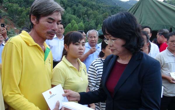 Crues à Khanh Hoa : Dang Thi Ngoc Thinh au chevet des sinistrés