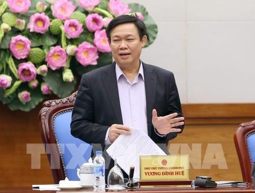 Le vice-Premier ministre Vuong Dinh Hue travaille avec l’Audit d’Etat