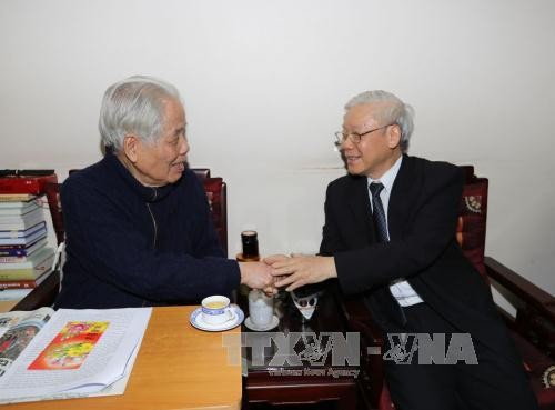 Nguyen Phu Trong rend hommage à des anciens dirigeants