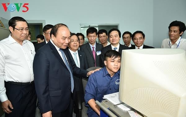 Le Premier ministre Nguyen Xuan Phuc à l’Université de Danang