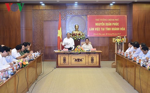 Nguyen Xuan Phuc travaille avec les autorités de Khanh Hoa