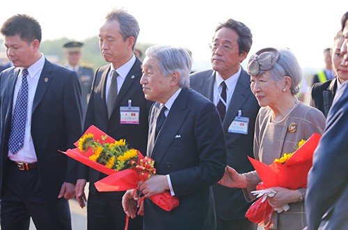 Le couple impérial japonais visite la cité impériale de Hue