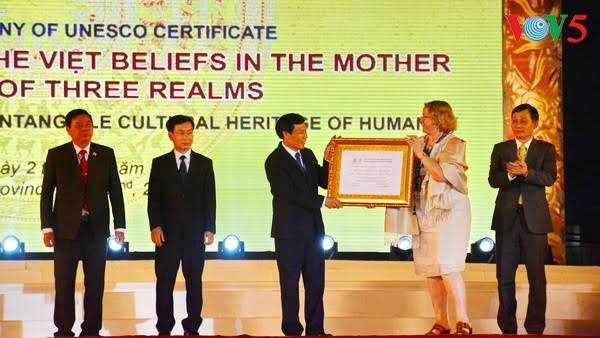 Remise du certificat d’inscription du culte des déesses mères au patrimoine mondial