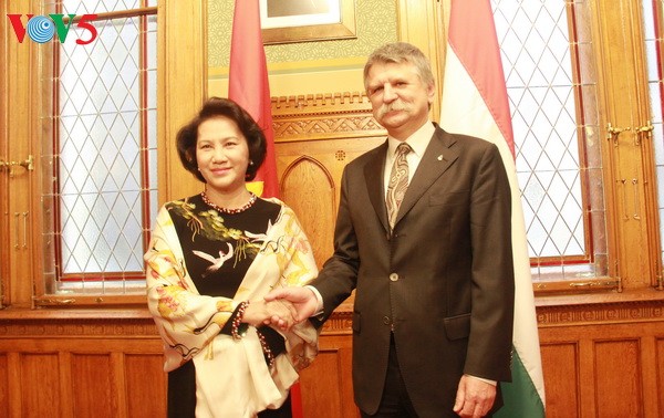 Conférence de presse donnée par Nguyen Thi Kim Ngan et son homologue hongrois