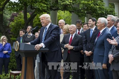 Obamacare : la Chambre des représentants approuve l'abrogation in extremis