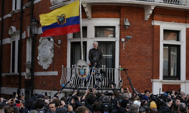 Équateur: Assange pourra rester à l'ambassade à Londres