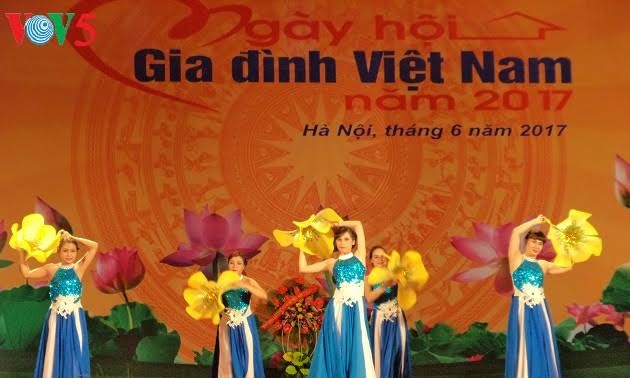 Diverses activités en l’honneur de la Journée de la famille vietnamienne