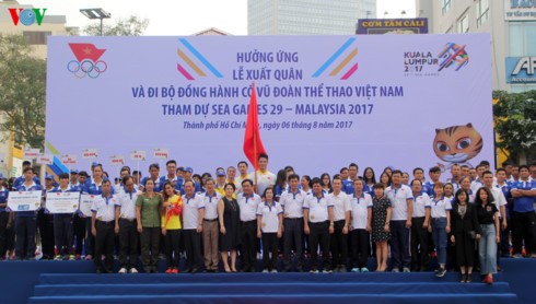 Marche de soutien aux sportifs vietnamiens participant aux SEA Games 29