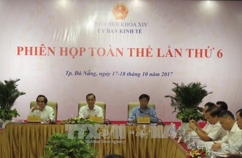 La commission économique de l’AN tient une session plénière à Da Nang