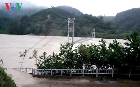 Uong Chu Luu rend visite à des sinistrés dans la province de Thanh Hoa