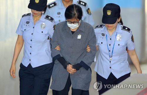 Trois ans de prison en appel pour Choi Soon-sil, amie de l'ex-présidente Park