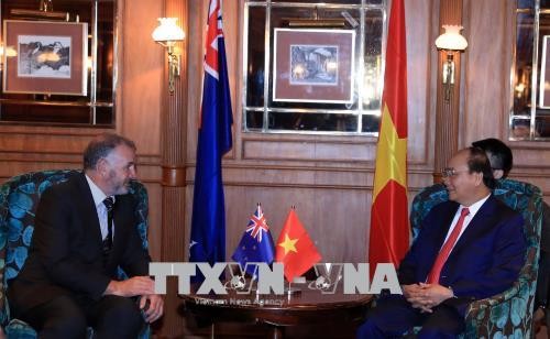 Le PM Nguyen Xuan Phuc rencontre Trevor Mallard