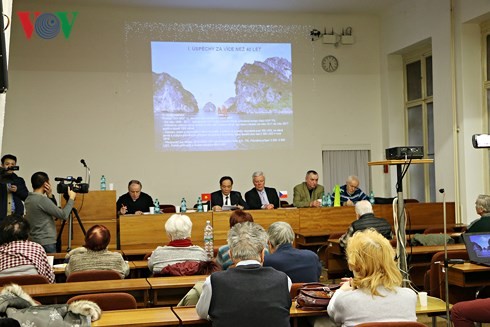 Séminaire sur le Renouveau du Vietnam en République Tchèque