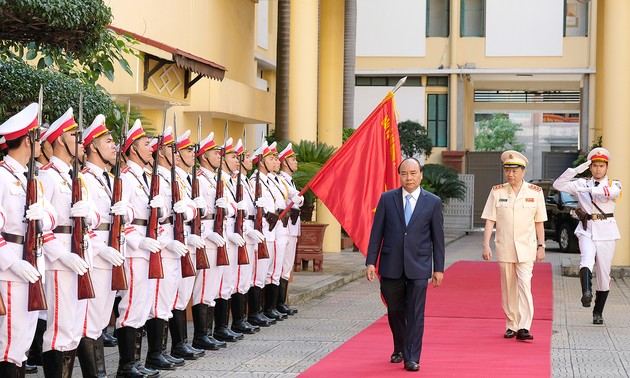 Les forces de police suivent les six recommandations du président Hô Chi Minh