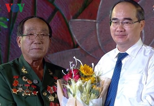 Un duplex célébrant les 70 ans du mouvement d’émulation patriotique