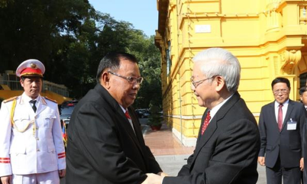 Visite du secrétaire général du Parti et président du Laos au Vietnam