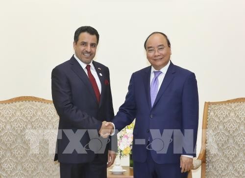 Nguyên Xuân Phúc reçoit l’ambassadeur des Émirats Arabes Unis