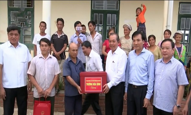 Truong Hoa Binh en déplacement à Muong Nhe