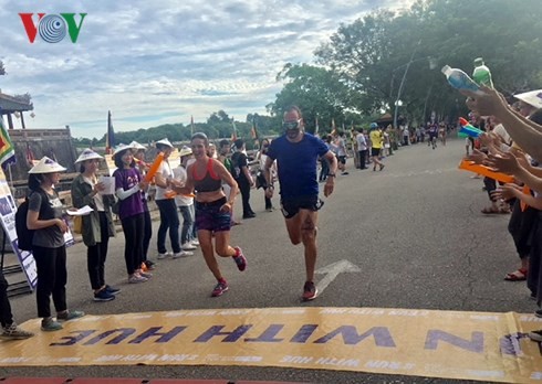 Mille cinq cents personnes au semi-marathon Hué 2018