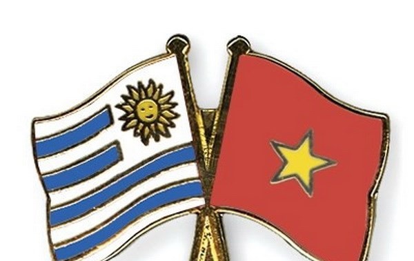 Célébrations du 25e anniversaire de l’établissement des relations Vietnam-Uruguay 