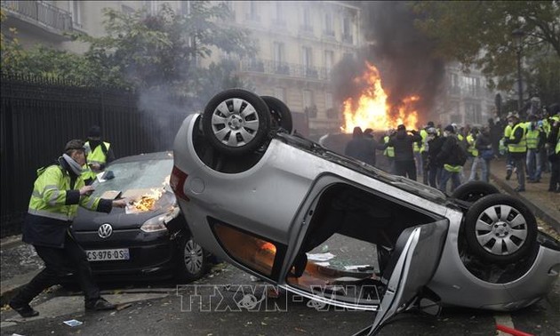 Les «gilets jaunes» profondément divisés