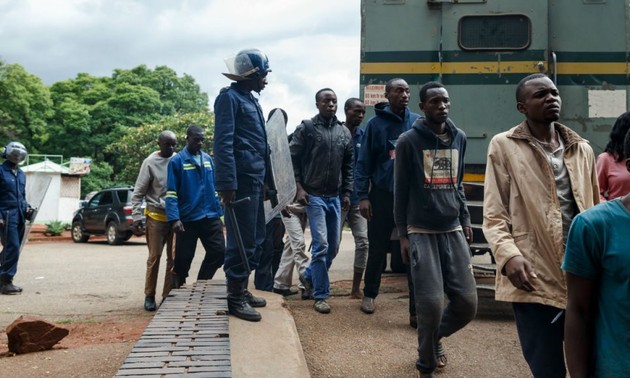 Manifestations, arrestations : le Zimbabwe paralysé