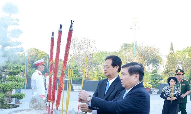 Hô Chi Minh-ville: hommages aux rois Hùng et aux morts pour la Patrie 