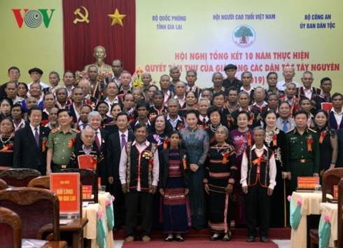 Nguyên Thi Kim Ngân met en avant le rôle des patriarches des villages ethniques