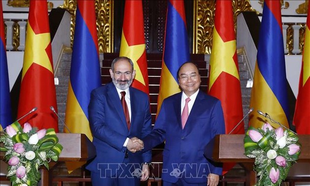 Entretien entre Nguyên Xuân Phuc et son homologue arménien 