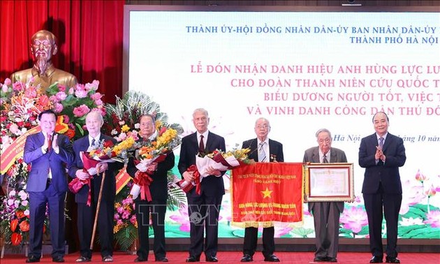 Les anciens “jeunes de la citadelle de Hoàng Diêu pour le salut national” décorés du titre de héros des forces armées populaires