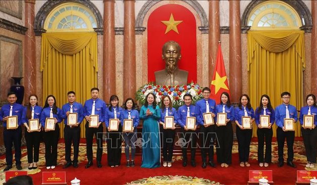 60 jeunes illustres suivant l’exemple du Président Hô Chi Minh