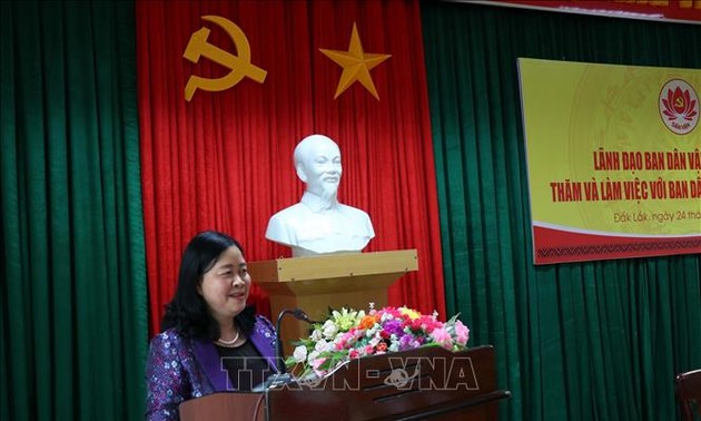 Bui Thi Minh Hoài en déplacement dans la province de Dak Lak