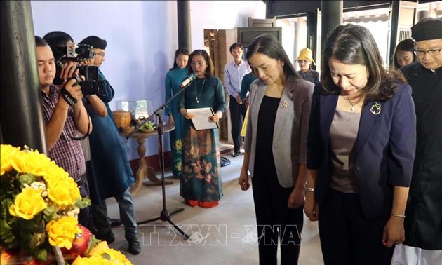 Vo Thi Anh Xuân visite la maison commémorative dédiée à Hô Chi Minh à Huê