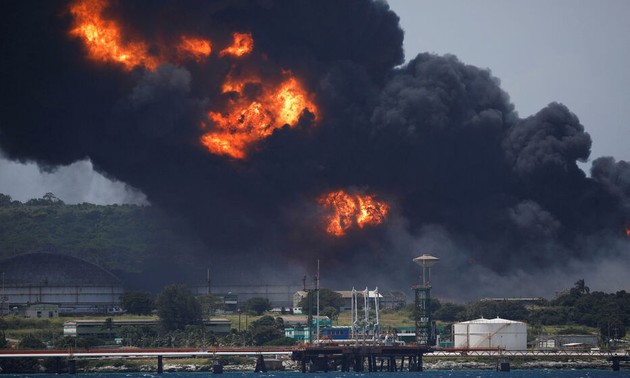 Cuba appelle à l’aide pour faire face à l’incendie d’un dépôt pétrolier