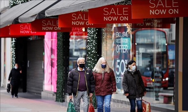 Londres dévoile un budget d’austérité avec 55 milliards de livres de hausses d’impôts et de coupes