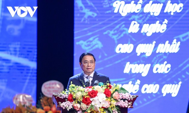 Célébration de la 40e Journée des enseignants vietnamiens