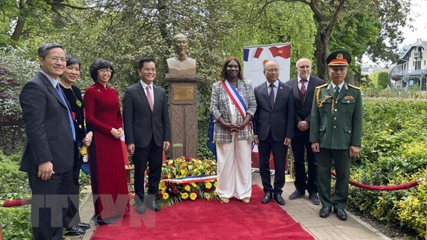 Le 133e anniversaire du Président Hô Chi Minh célébré en France