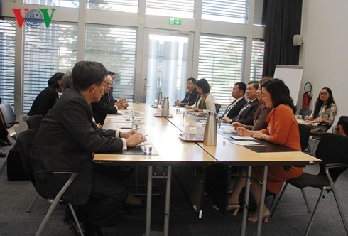 หัวหน้าคณะกรรมาธิการวิเทศสัมพันธ์ของสภาแห่งชาติให้การต้อนรับรองประธานสภานิติบัญญัติแห่งชาติคนที่ 1