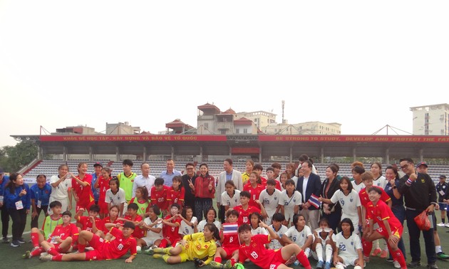 ฟุตบอลหญิงรายการกระชับมิตรรุ่นอายุไม่เกิน 17 ปี  เวียดนามชนะไทย 2-1 