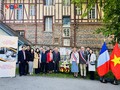 Dâng hoa tưởng niệm Chủ tịch Hồ Chí Minh tại Sainte-Adresse, Pháp