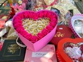 Phong phú thị trường quà tặng dịp Valentine tại Hà Nội
